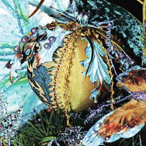 Фото Новый год 2008: Готовь синюю мишуру и золотые елки. Новогодние украшения шары на елку