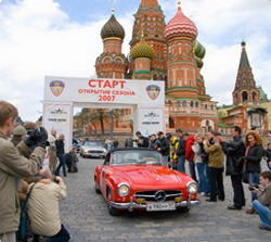 Фото Недавно в самом сердце Москвы состоялся старт ралли «Открытие сезона — 2007». Мероприятие, организованное Ралли-клубом классических автомобилей при поддержке Российской автомобильной федерации...