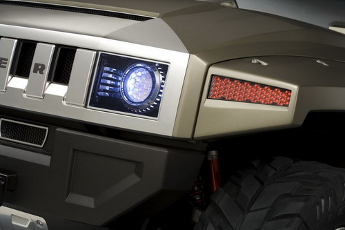 Hummer позаботился созданием спортивного утилитарного авто повышенной проходимости.