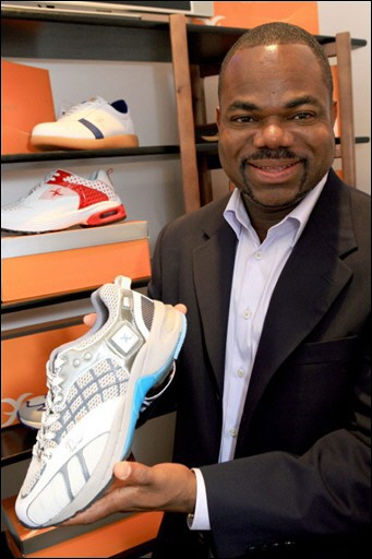 Фото умные кроссовки с GPS Фото умные кроссовки с GPS