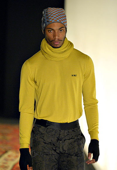 Фото Хотя бы в том, что настоящих мужчин в будущем сезоне леопардами не испугать, а кроме того, они опровергают мнение о том, что »то, что между ног, — это не техника». Мотоциклы и все, что с ними связано, по мнению Дениса Симачева, — самая настоящая техника и один из главных трендов будущей осени. Подтверждают это и мотоциклетные черные куртки, и расписные мотошлемы.  Фото Хотя бы в том, что настоящих мужчин в будущем сезоне леопардами не испугать, а кроме того, они опровергают мнение о том, что »то, что между ног, — это не техника». Мотоциклы и все, что с ними связано, по мнению Дениса Симачева, — самая настоящая техника и один из главных трендов будущей осени. Подтверждают это и мотоциклетные черные куртки, и расписные мотошлемы.